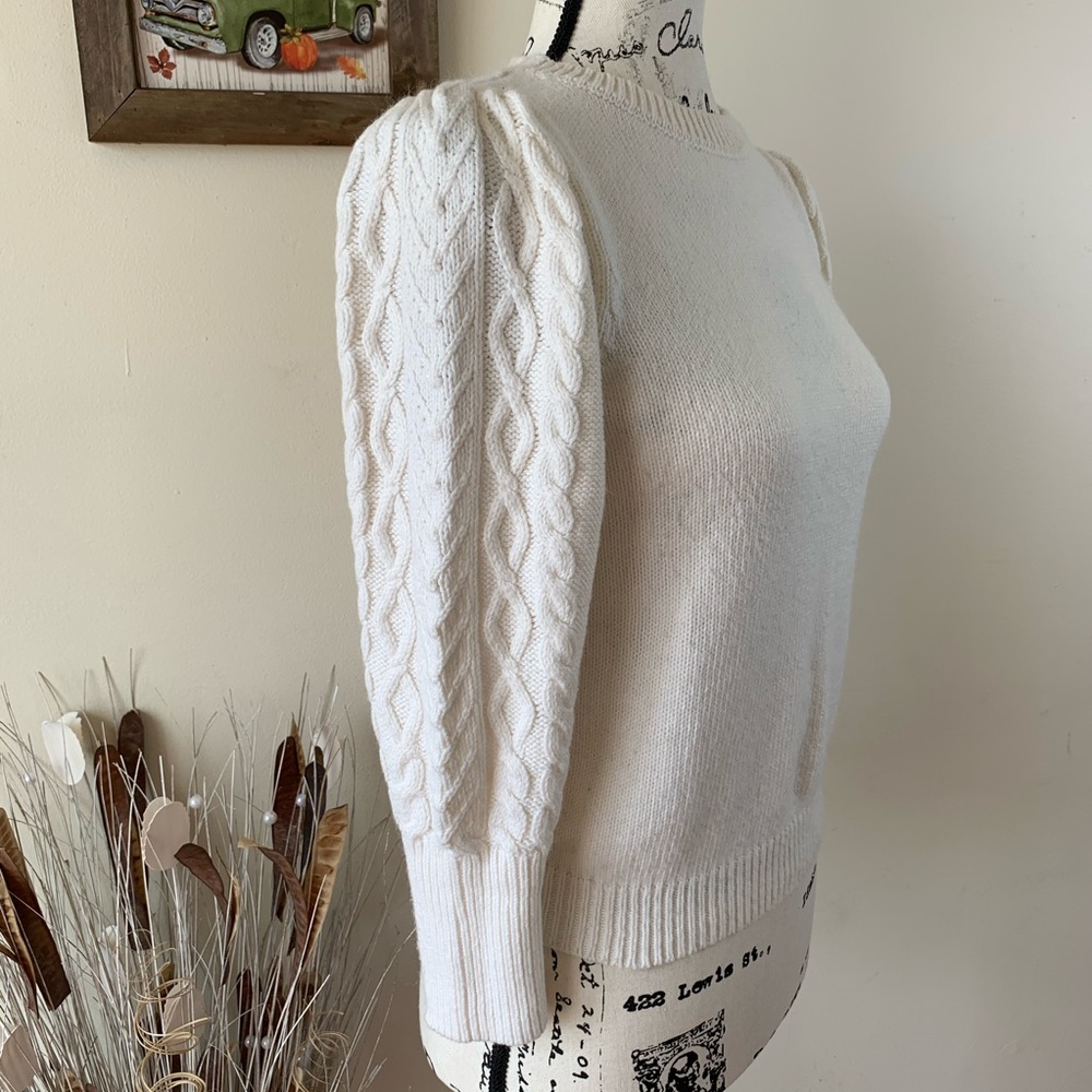 Cropped knitted sweater cable braided 3/4 sleeve.